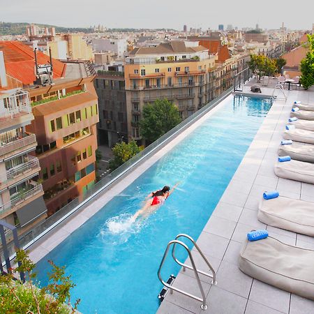 فندق أوهلا إيكزامبل برشلونة المظهر الخارجي الصورة The hotel's rooftop pool