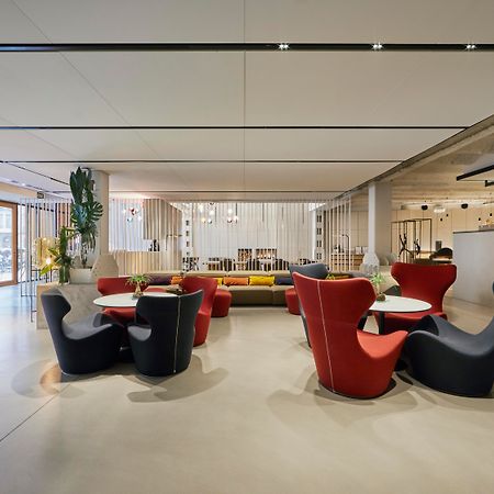 فندق أوهلا إيكزامبل برشلونة المظهر الخارجي الصورة The lounge at the airport