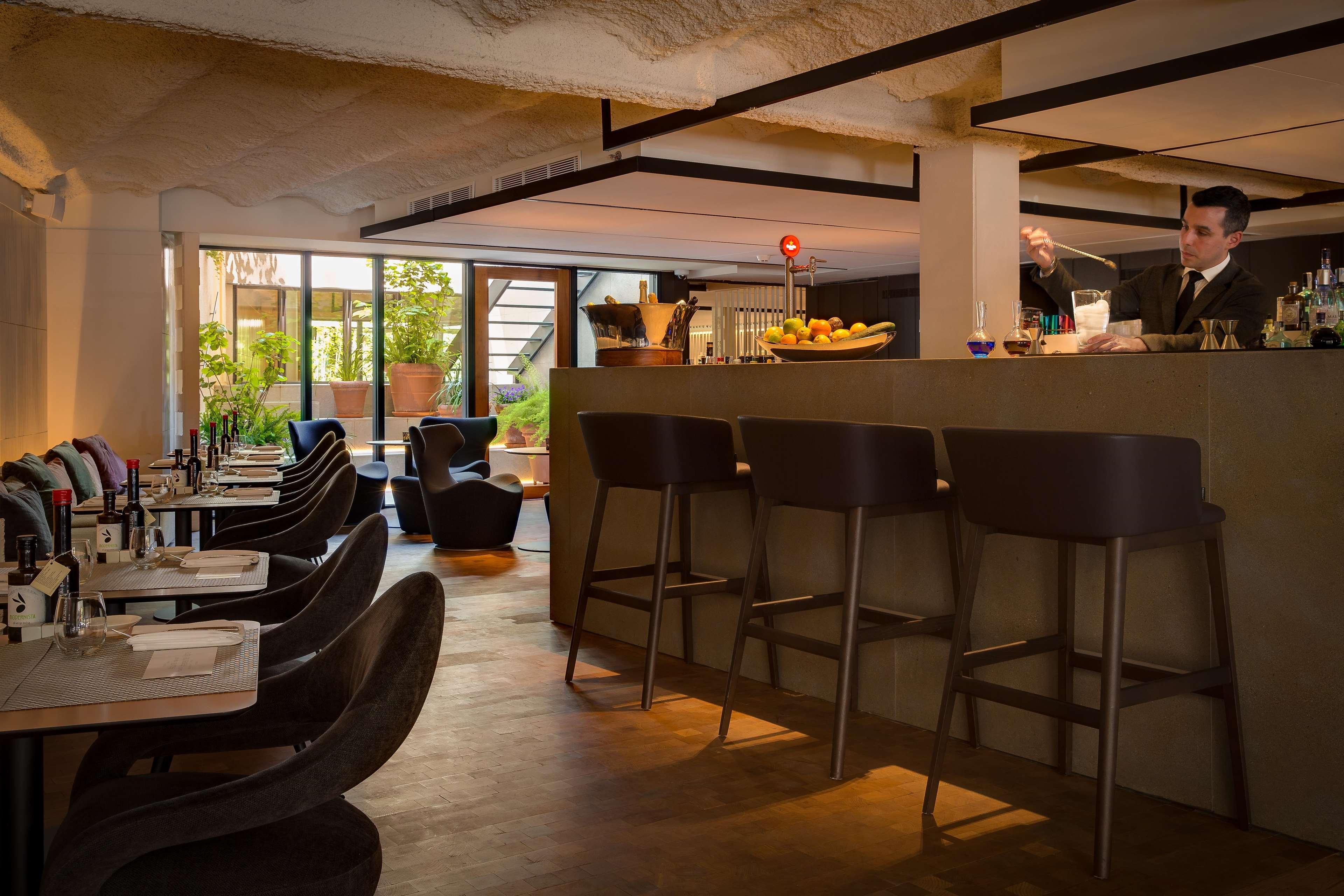 فندق أوهلا إيكزامبل برشلونة المظهر الخارجي الصورة The bar at the restaurant