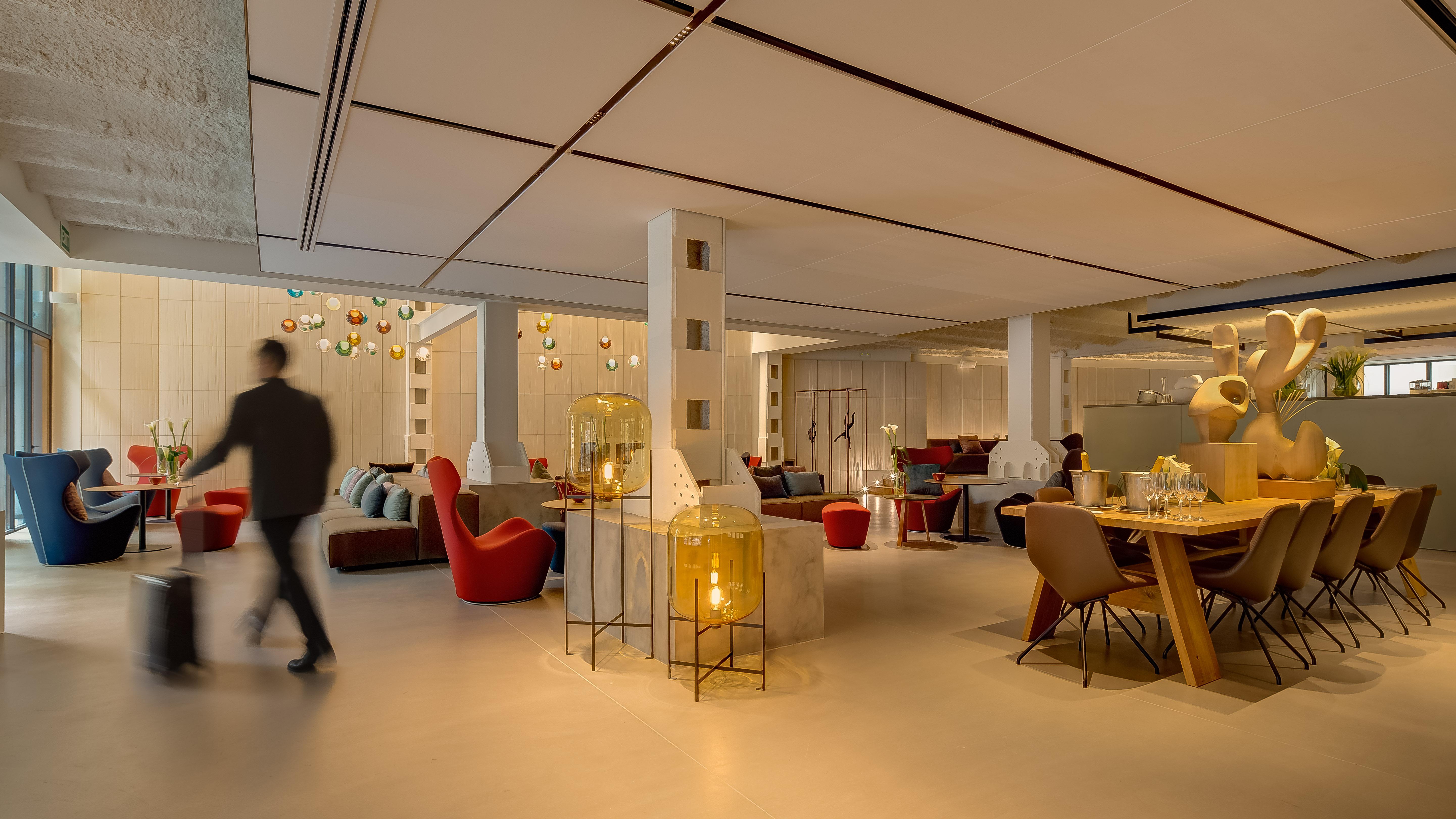 فندق أوهلا إيكزامبل برشلونة المظهر الخارجي الصورة The lounge at the airport