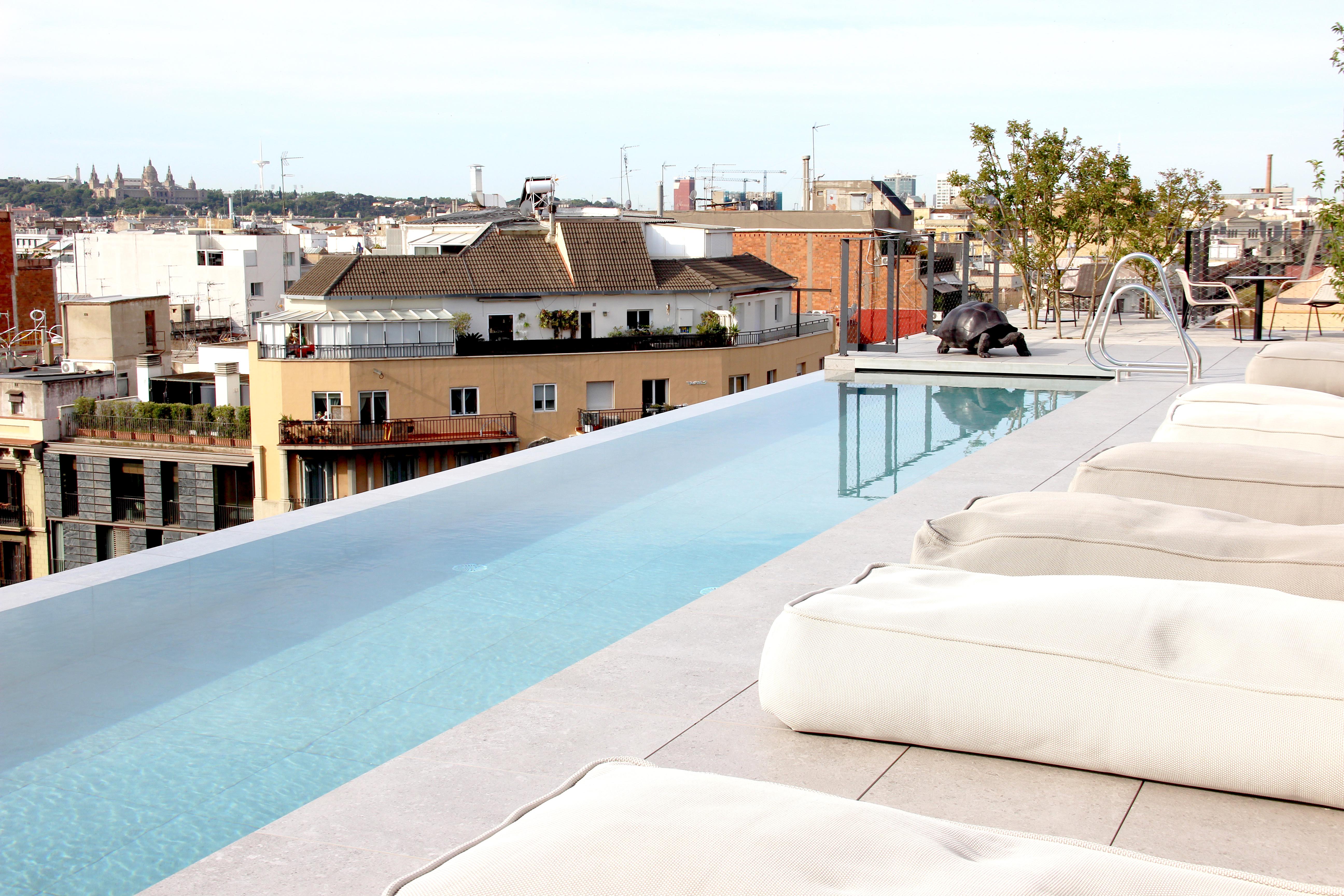 فندق أوهلا إيكزامبل برشلونة المظهر الخارجي الصورة Rooftop pool at the Hotel W Barcelona