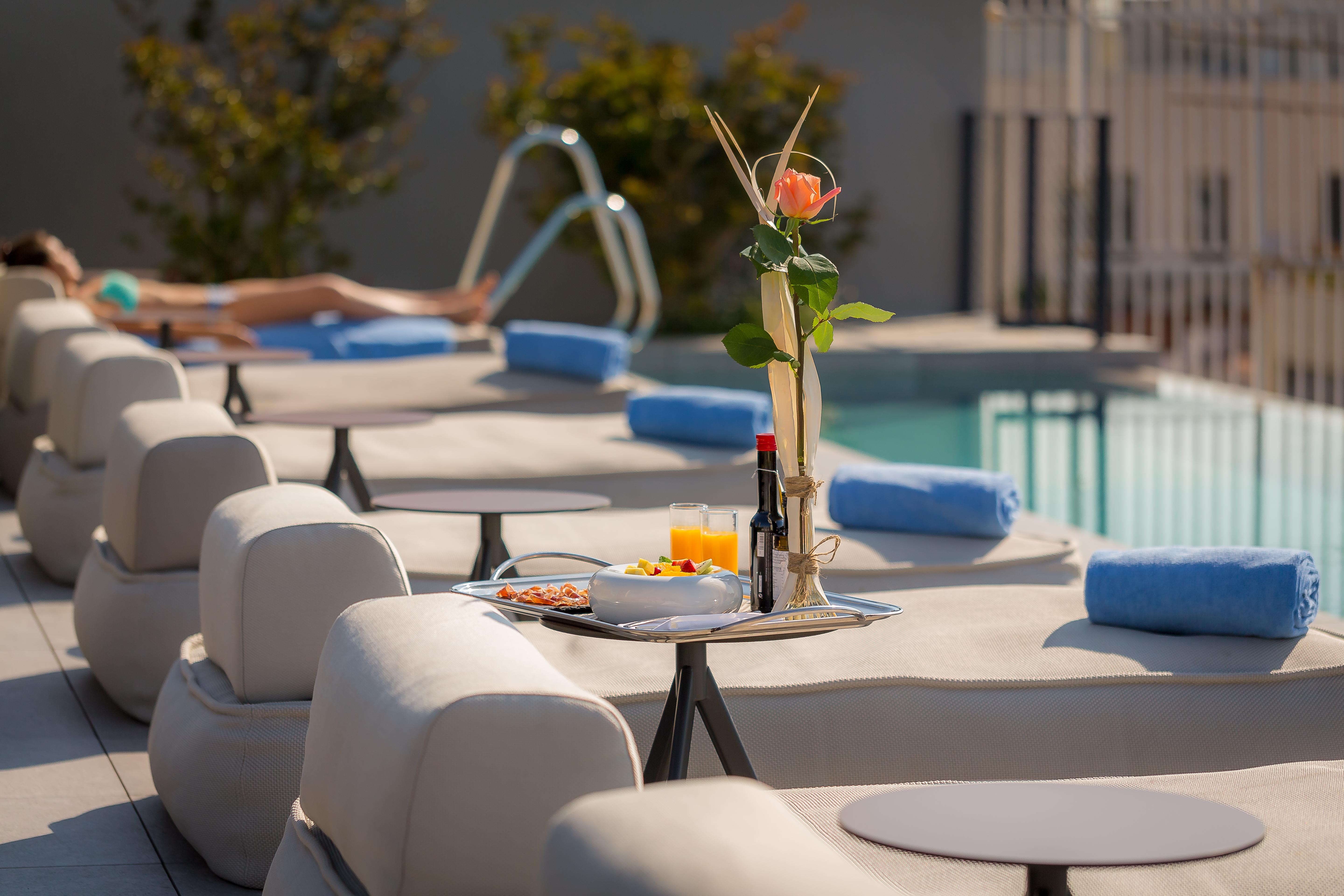 فندق أوهلا إيكزامبل برشلونة المظهر الخارجي الصورة Hotel's pool