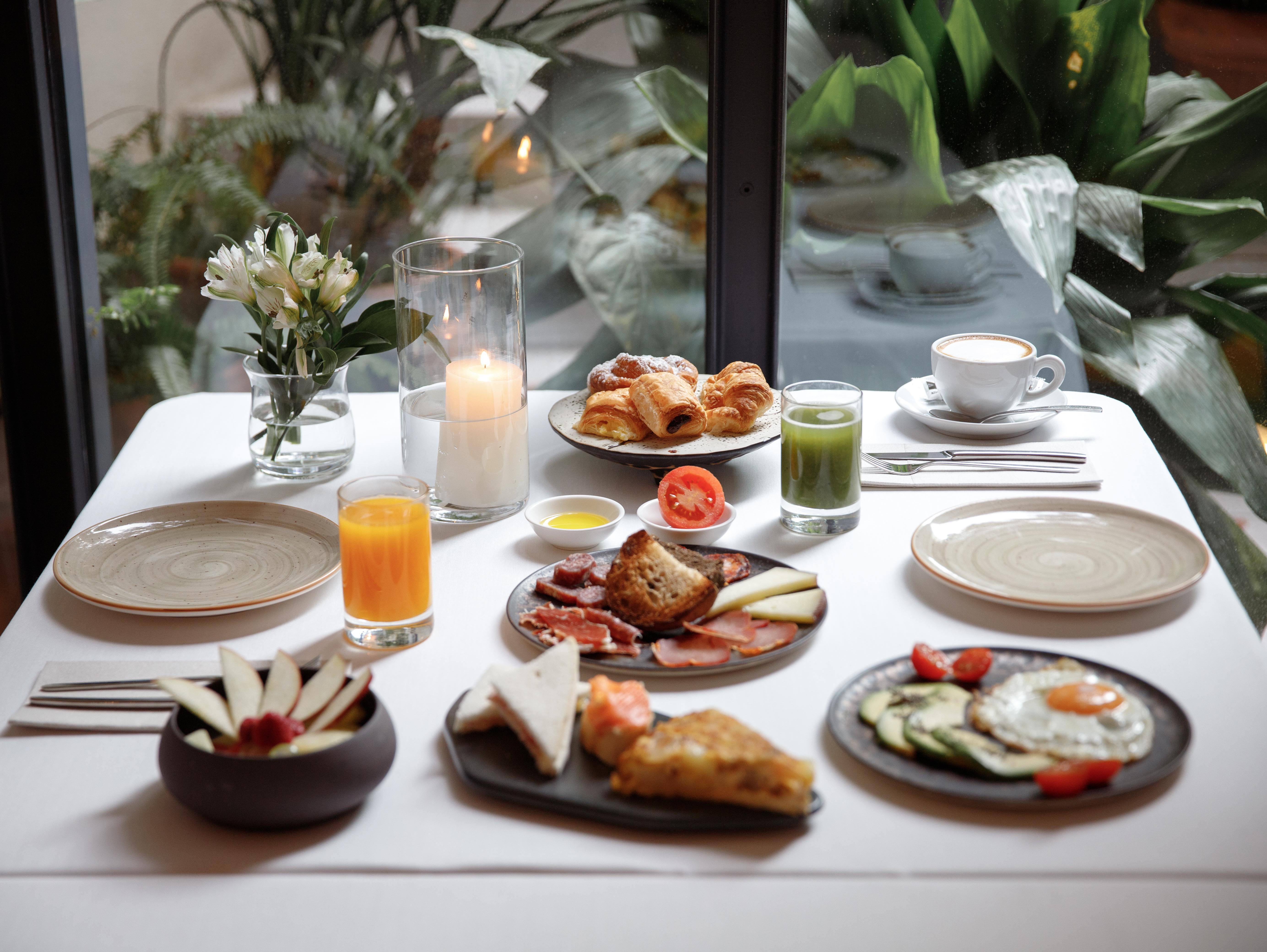 فندق أوهلا إيكزامبل برشلونة المظهر الخارجي الصورة A typical breakfast in Spain