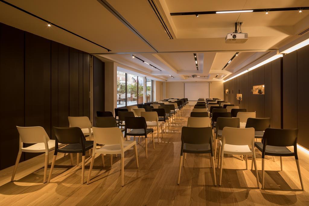 فندق أوهلا إيكزامبل برشلونة المظهر الخارجي الصورة The interior of the library